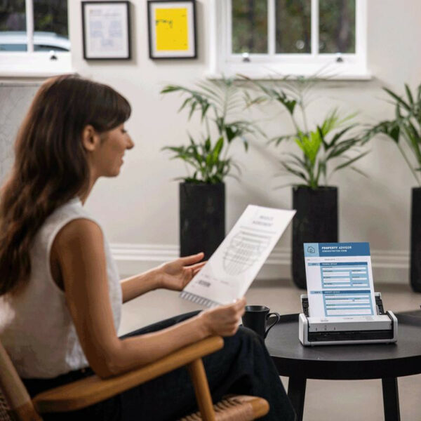 Scanner Brother ADS1300UN1 compact et efficace – Image 8